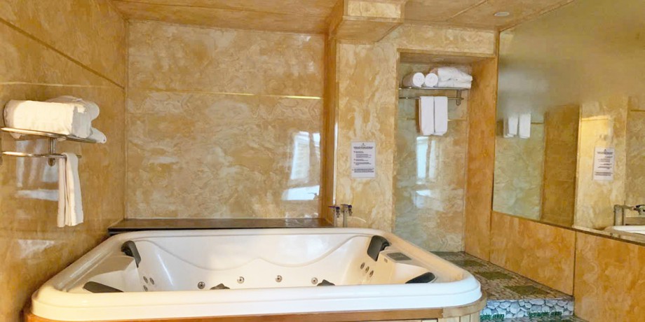 jacuzzi 2.jpg